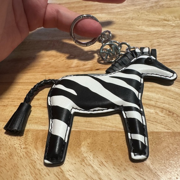 MICHAEL Michael Kors Black and White Key Card Holder - Picture 1 of 4